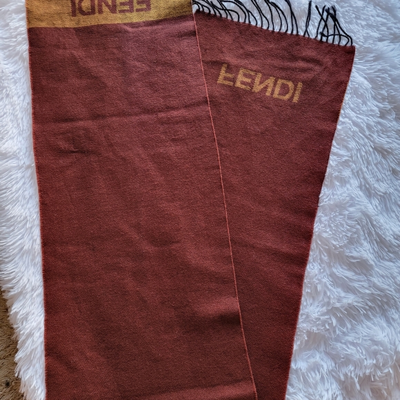 💞Fendi Lamb/Lana Soft Unisex Wool Logo Scarf (Reversible) - Picture 2 of 5